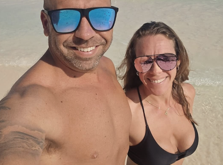 Melanie and Roger on the Caribbean coast, happy and connected